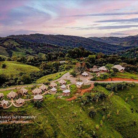Holos Retreat Center: The Entire Ridge Basecamp Baru 외부 사진