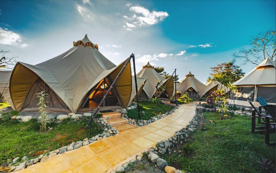 Holos Retreat Center: The Entire Ridge Basecamp Baru 외부 사진